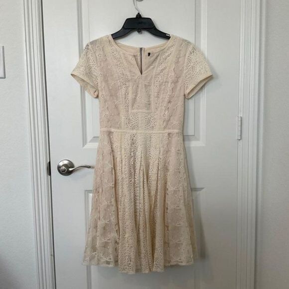 BcbgMaxAzria Kirsten Short-Sleeve Lace‎ Dress in Rose Whisper - Picture 2 of 6